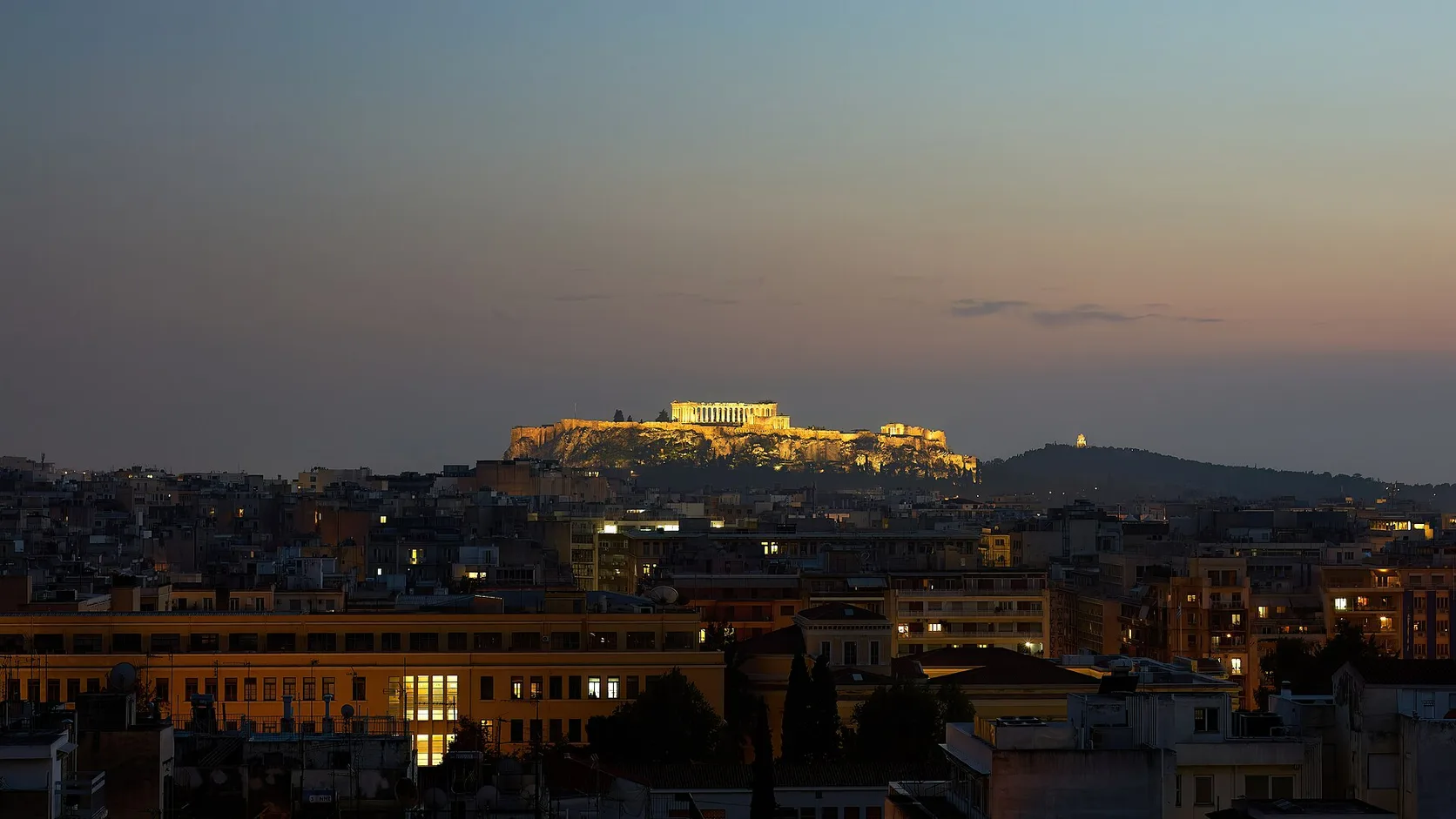 L’Acropoli sopra Atene al crepuscolo
